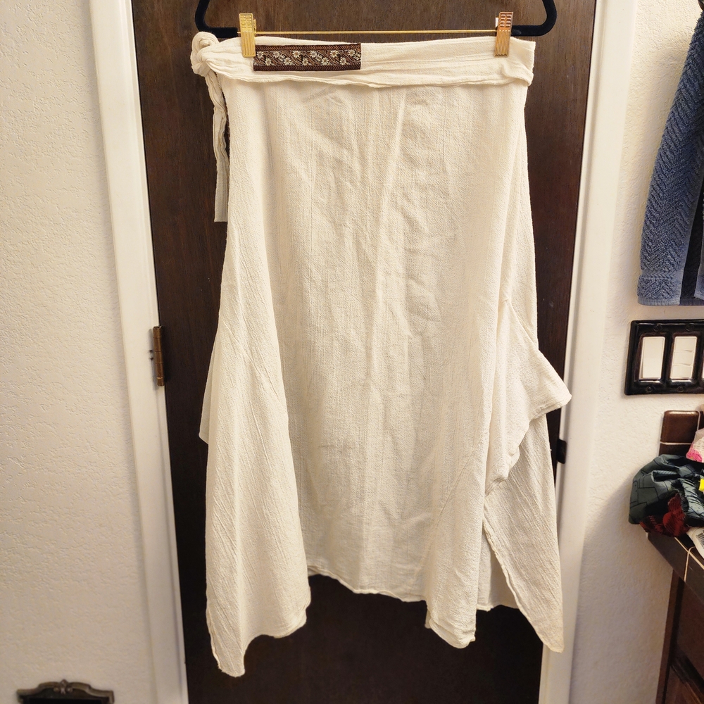 Vintage White Cotton gauze embroidered skirt Ecuador M